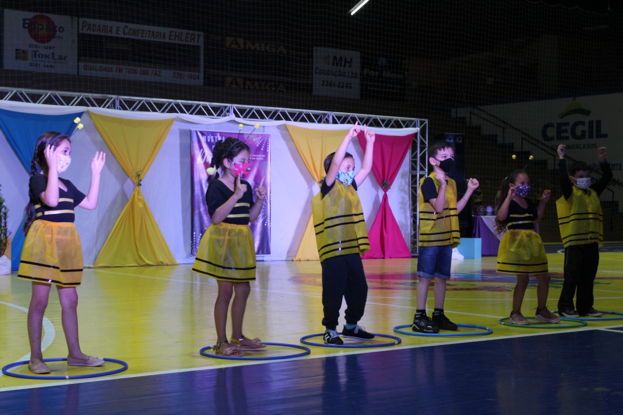 III Mostra de Danças encantou o público presente no Ginásio Municipal